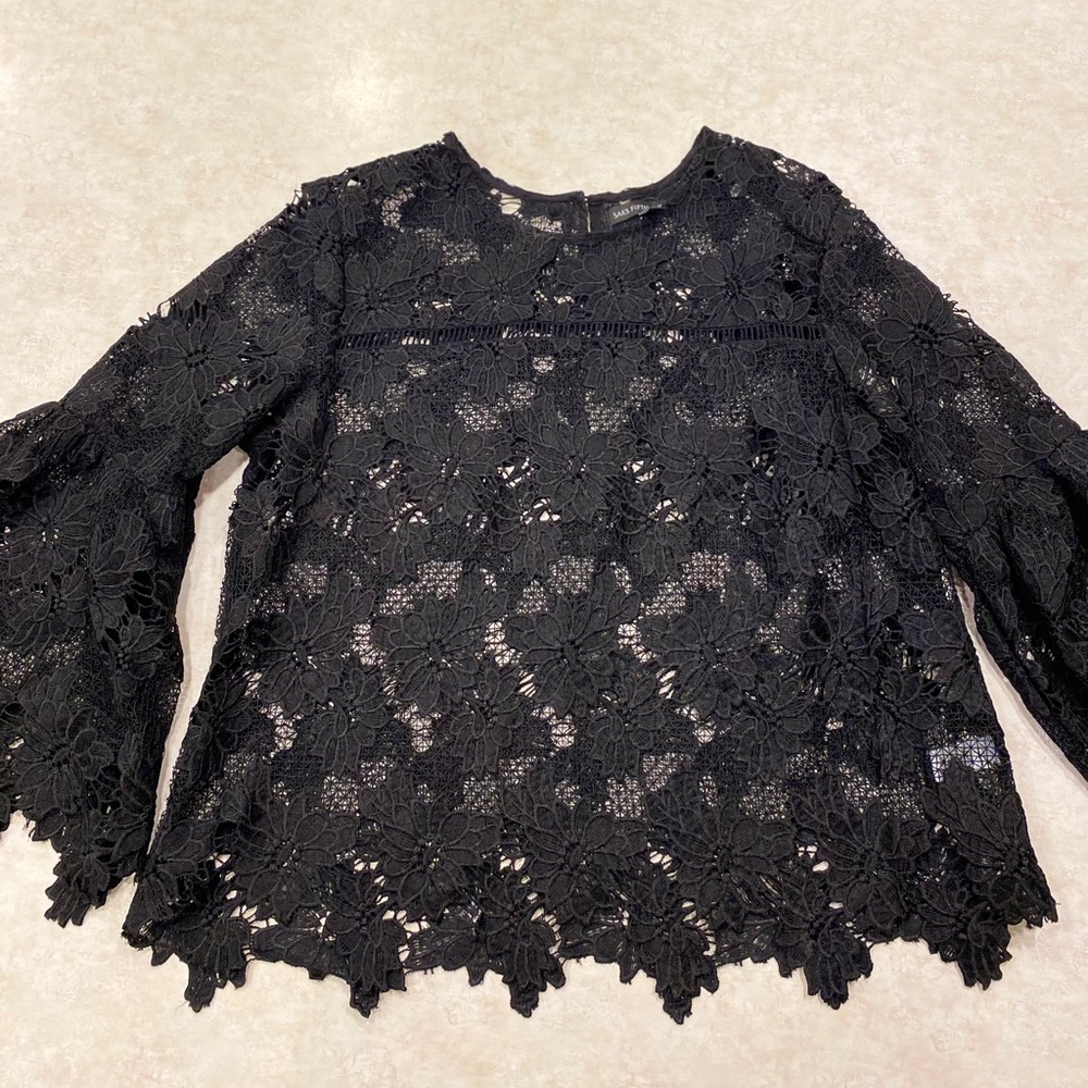 BLACK SAKS FIFTH AVENUE LACE TOP w cut out detail
